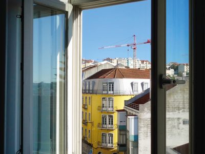 Procuramos alojamentos locais Lisboa e Porto